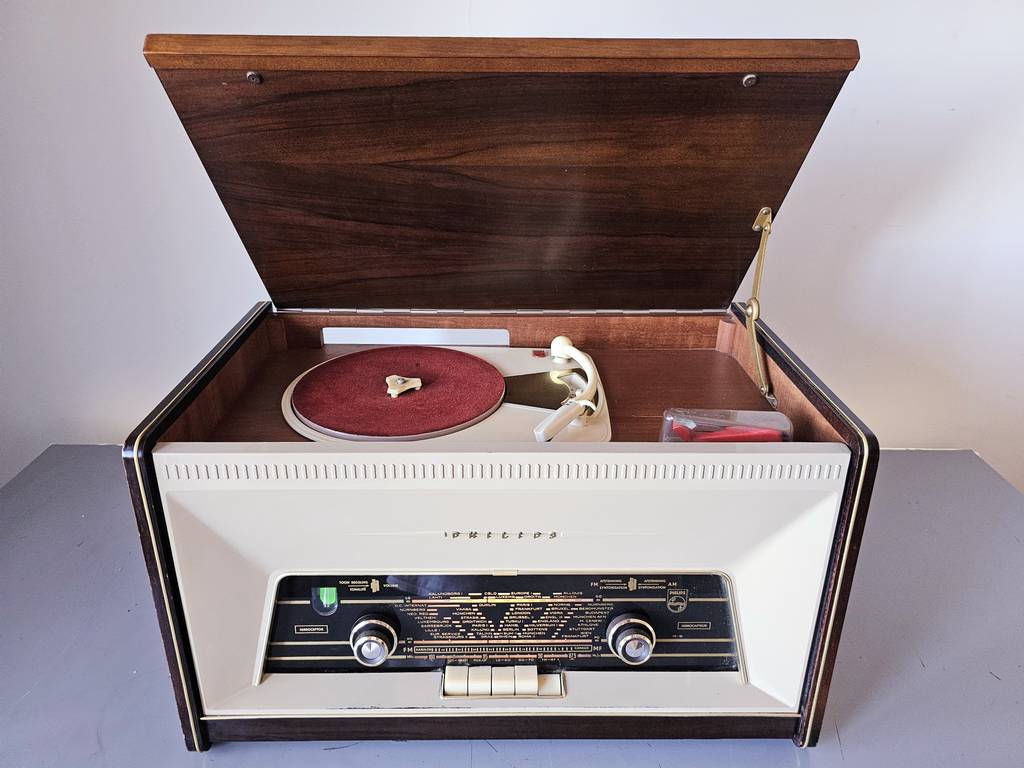 Unknown RADIO WITH PHONO: PHILIPS H4X73A — photo 1