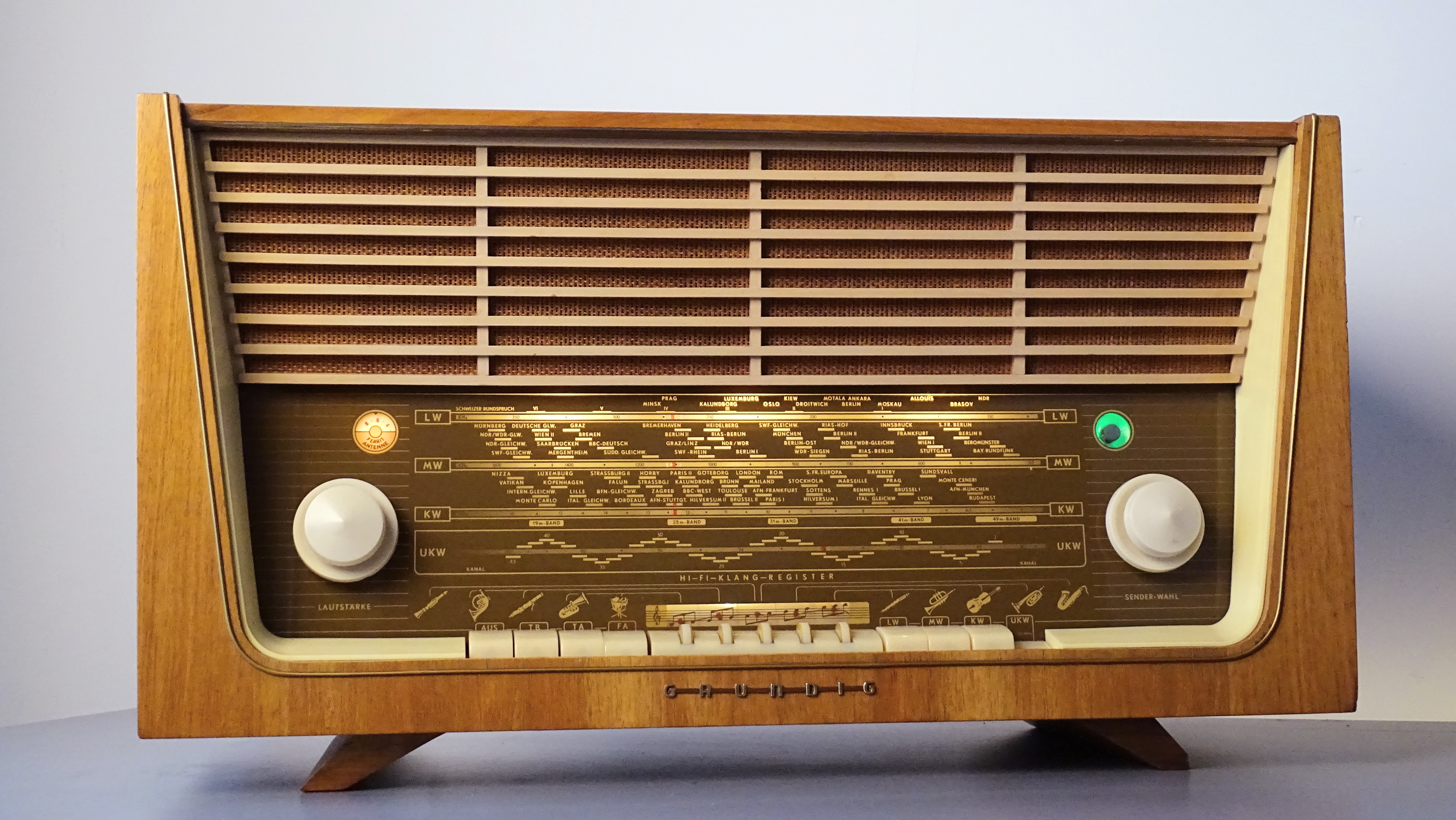 Grundig 4085