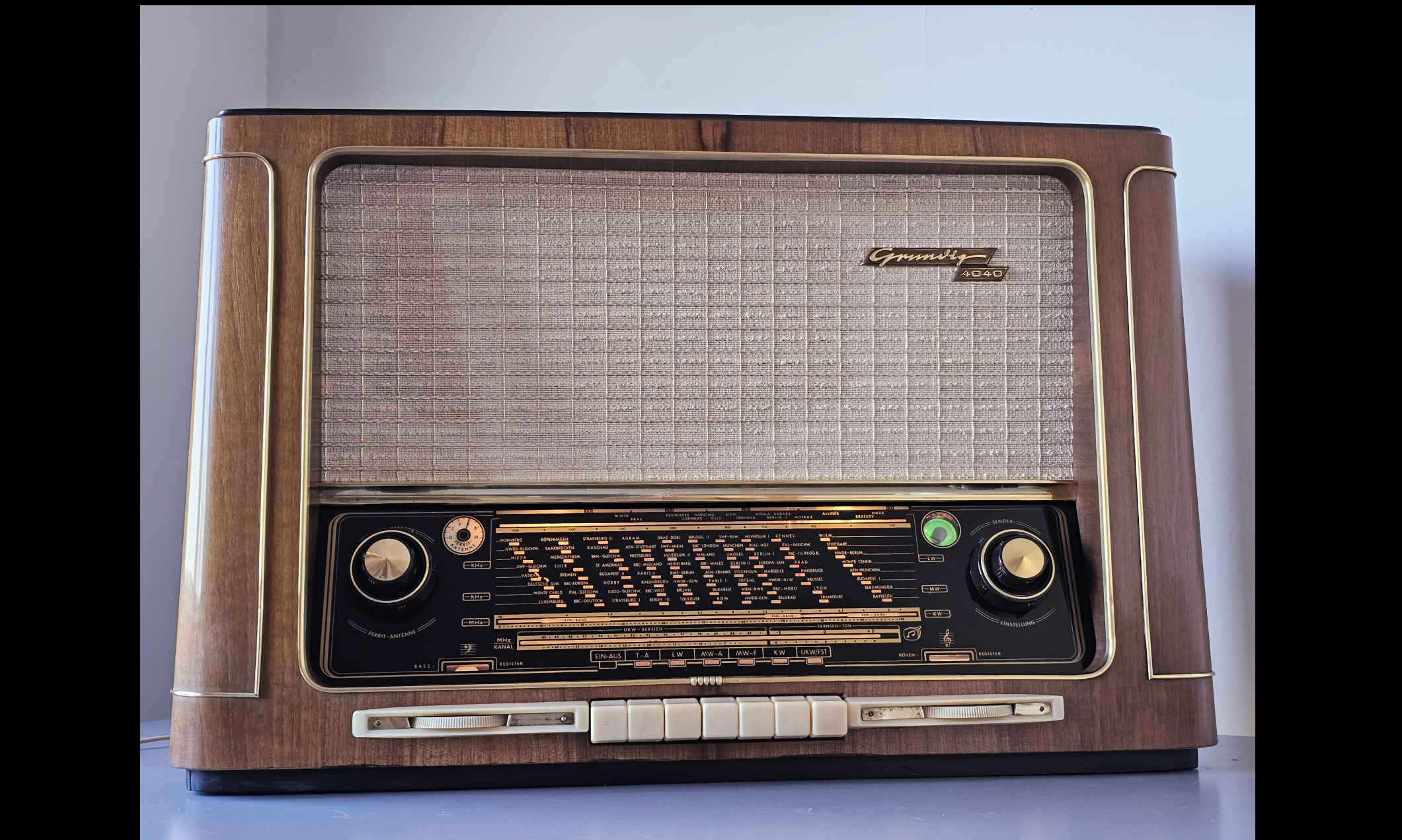 Grundig 4040W